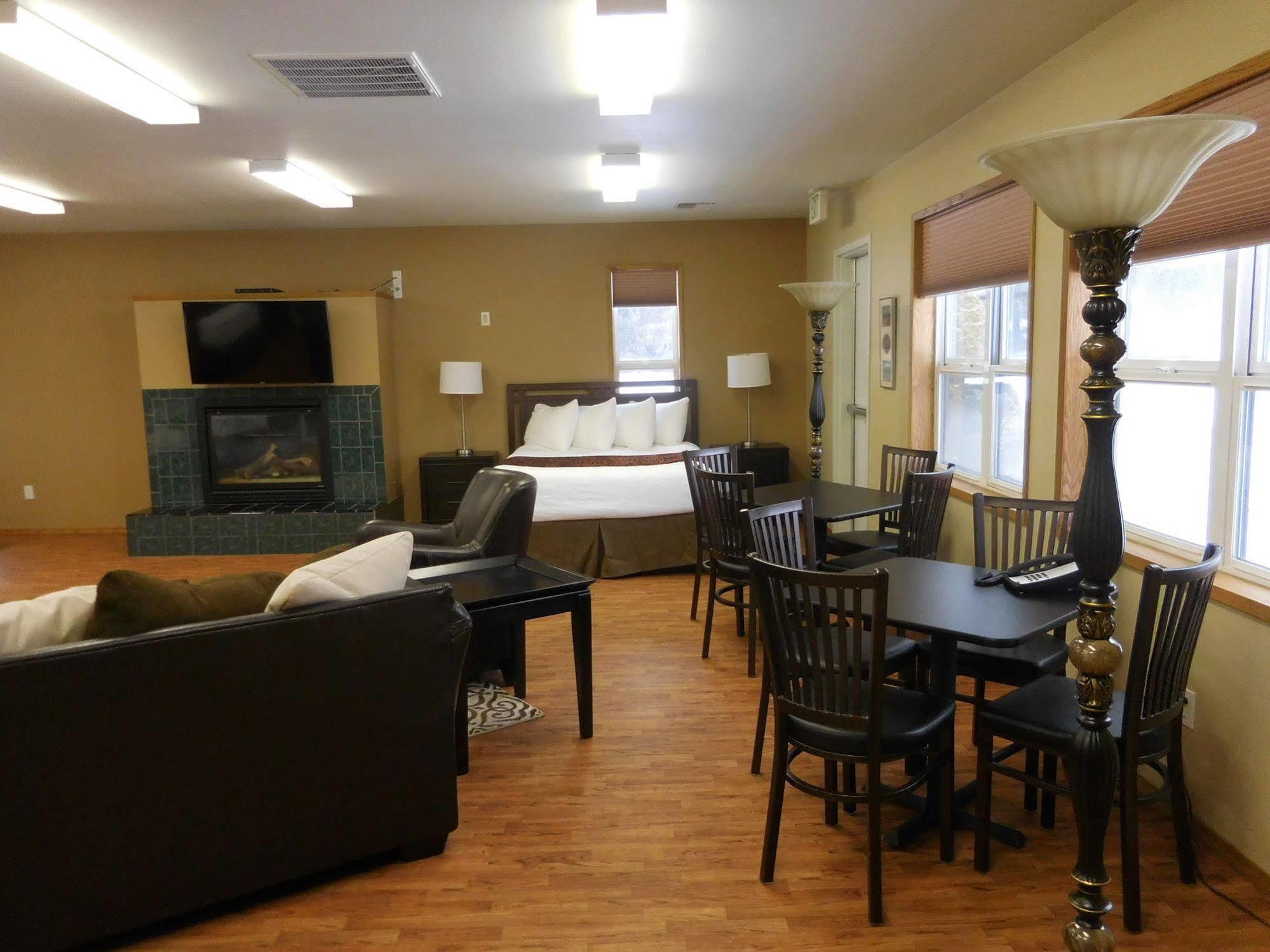 Cowlitz River Lodge Packwood Bagian luar foto
